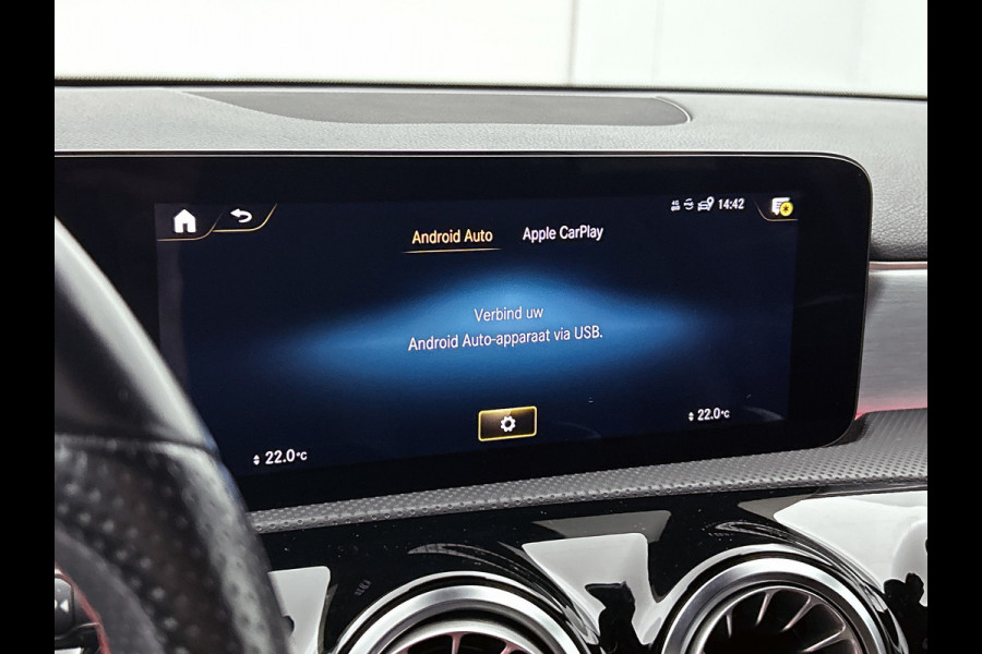 Mercedes-Benz A-Klasse 200 Business AMG (SFEERVERLICHTING, CARPLAY, CAMERA, STOELVERWARMING, 1e EIGENAAR, GOED ONDERHOUDEN) Mercedes-Benz A-Klasse 200 Business AMG (SFEERVERLICHTING, CARPLAY, CAMERA, STOELVERWARMING, 1e EIGENAAR, GOED ONDERHOUDEN)