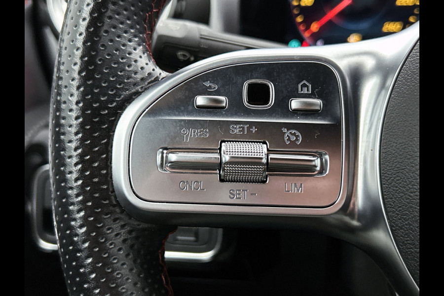 Mercedes-Benz A-Klasse 200 Business AMG (SFEERVERLICHTING, CARPLAY, CAMERA, STOELVERWARMING, 1e EIGENAAR, GOED ONDERHOUDEN) Mercedes-Benz A-Klasse 200 Business AMG (SFEERVERLICHTING, CARPLAY, CAMERA, STOELVERWARMING, 1e EIGENAAR, GOED ONDERHOUDEN)
