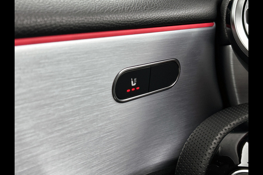 Mercedes-Benz A-Klasse 200 Business AMG (SFEERVERLICHTING, CARPLAY, CAMERA, STOELVERWARMING, 1e EIGENAAR, GOED ONDERHOUDEN) Mercedes-Benz A-Klasse 200 Business AMG (SFEERVERLICHTING, CARPLAY, CAMERA, STOELVERWARMING, 1e EIGENAAR, GOED ONDERHOUDEN)