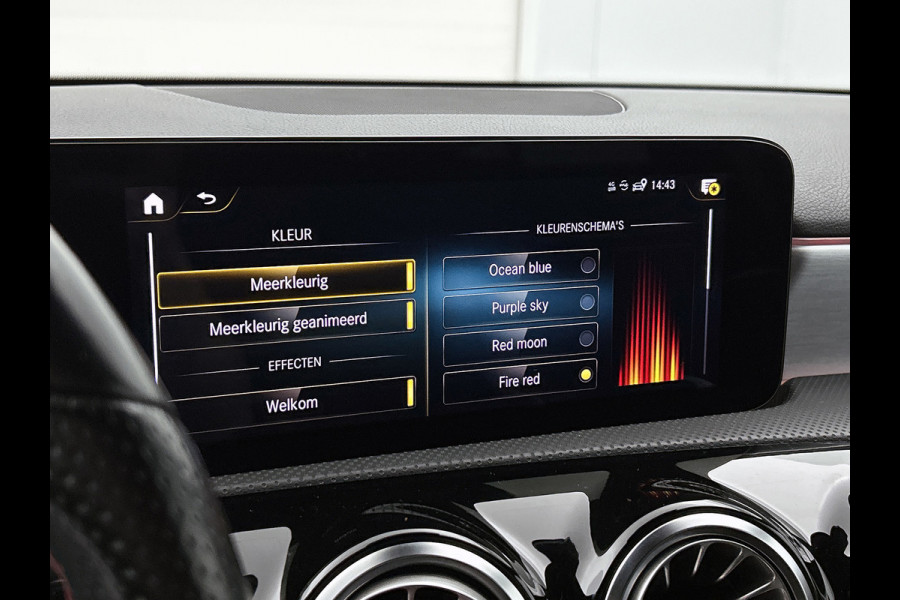 Mercedes-Benz A-Klasse 200 Business AMG (SFEERVERLICHTING, CARPLAY, CAMERA, STOELVERWARMING, 1e EIGENAAR, GOED ONDERHOUDEN) Mercedes-Benz A-Klasse 200 Business AMG (SFEERVERLICHTING, CARPLAY, CAMERA, STOELVERWARMING, 1e EIGENAAR, GOED ONDERHOUDEN)