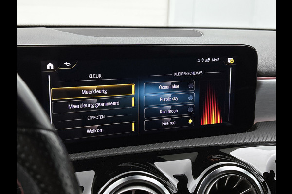 Mercedes-Benz A-Klasse 200 Business AMG (SFEERVERLICHTING, CARPLAY, CAMERA, STOELVERWARMING, 1e EIGENAAR, GOED ONDERHOUDEN) Mercedes-Benz A-Klasse 200 Business AMG (SFEERVERLICHTING, CARPLAY, CAMERA, STOELVERWARMING, 1e EIGENAAR, GOED ONDERHOUDEN)