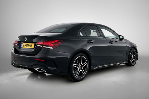 Mercedes-Benz A-Klasse 200 Business AMG (SFEERVERLICHTING, CARPLAY, CAMERA, STOELVERWARMING, 1e EIGENAAR, GOED ONDERHOUDEN) Mercedes-Benz A-Klasse 200 Business AMG (SFEERVERLICHTING, CARPLAY, CAMERA, STOELVERWARMING, 1e EIGENAAR, GOED ONDERHOUDEN)