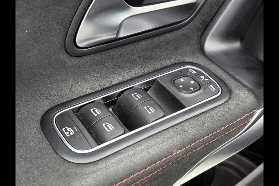 Mercedes-Benz A-Klasse 200 Business AMG (SFEERVERLICHTING, CARPLAY, CAMERA, STOELVERWARMING, 1e EIGENAAR, GOED ONDERHOUDEN) Mercedes-Benz A-Klasse 200 Business AMG (SFEERVERLICHTING, CARPLAY, CAMERA, STOELVERWARMING, 1e EIGENAAR, GOED ONDERHOUDEN)