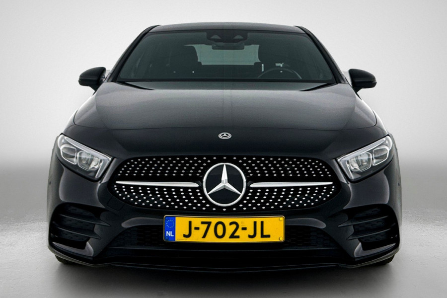 Mercedes-Benz A-Klasse 200 Business AMG (SFEERVERLICHTING, CARPLAY, CAMERA, STOELVERWARMING, 1e EIGENAAR, GOED ONDERHOUDEN) Mercedes-Benz A-Klasse 200 Business AMG (SFEERVERLICHTING, CARPLAY, CAMERA, STOELVERWARMING, 1e EIGENAAR, GOED ONDERHOUDEN)