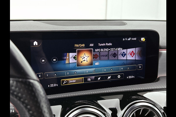 Mercedes-Benz A-Klasse 200 Business AMG (SFEERVERLICHTING, CARPLAY, CAMERA, STOELVERWARMING, 1e EIGENAAR, GOED ONDERHOUDEN) Mercedes-Benz A-Klasse 200 Business AMG (SFEERVERLICHTING, CARPLAY, CAMERA, STOELVERWARMING, 1e EIGENAAR, GOED ONDERHOUDEN)