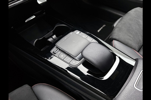 Mercedes-Benz A-Klasse 200 Business AMG (SFEERVERLICHTING, CARPLAY, CAMERA, STOELVERWARMING, 1e EIGENAAR, GOED ONDERHOUDEN) Mercedes-Benz A-Klasse 200 Business AMG (SFEERVERLICHTING, CARPLAY, CAMERA, STOELVERWARMING, 1e EIGENAAR, GOED ONDERHOUDEN)