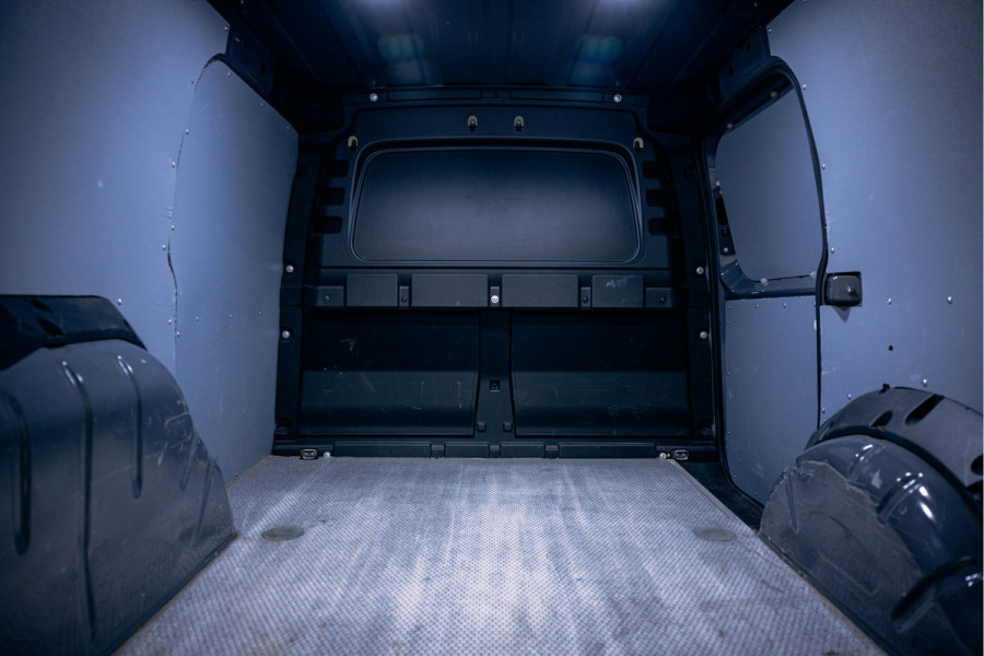 Volkswagen Caddy Cargo 2.0 TDI | Achteruitrijcamera | 17'' nieuwe velgen | Apple Carplay | Multifunctioneel stuurwiel |