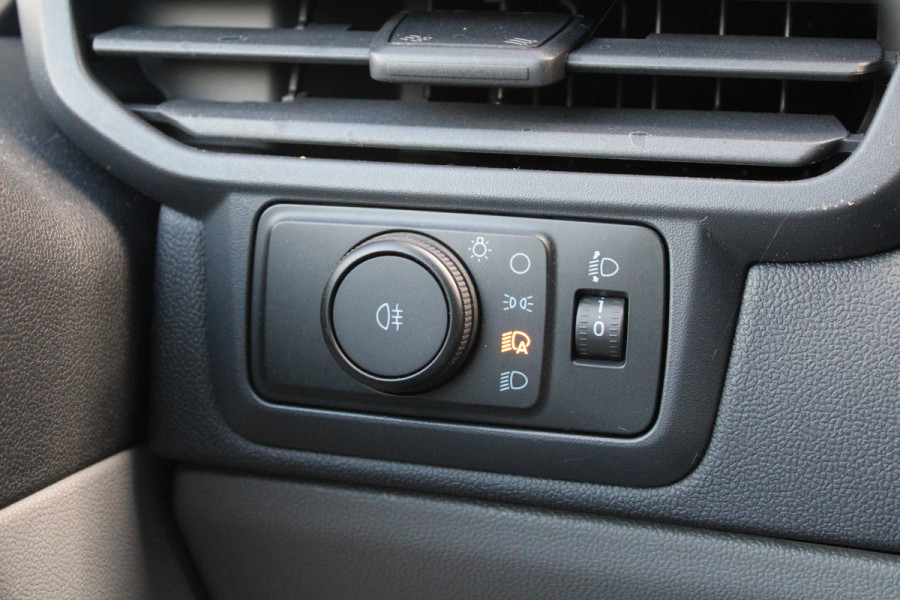 Ford Transit Custom 320 2.0 TDCI L2H1 Trend 136pk - Carplay - Android - Camera - LED koplampen - Stoelverwarming - Rijklaar