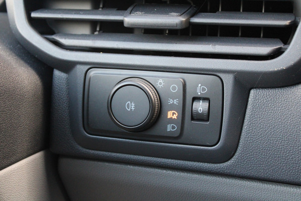 Ford Transit Custom 320 2.0 TDCI L2H1 Trend 136pk - Carplay - Android - Camera - LED koplampen - Stoelverwarming - Rijklaar