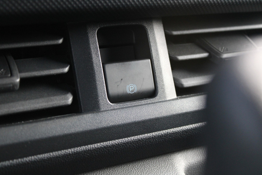 Ford Transit Custom 320 2.0 TDCI L2H1 Trend 136pk - Carplay - Android - Camera - LED koplampen - Stoelverwarming - Rijklaar