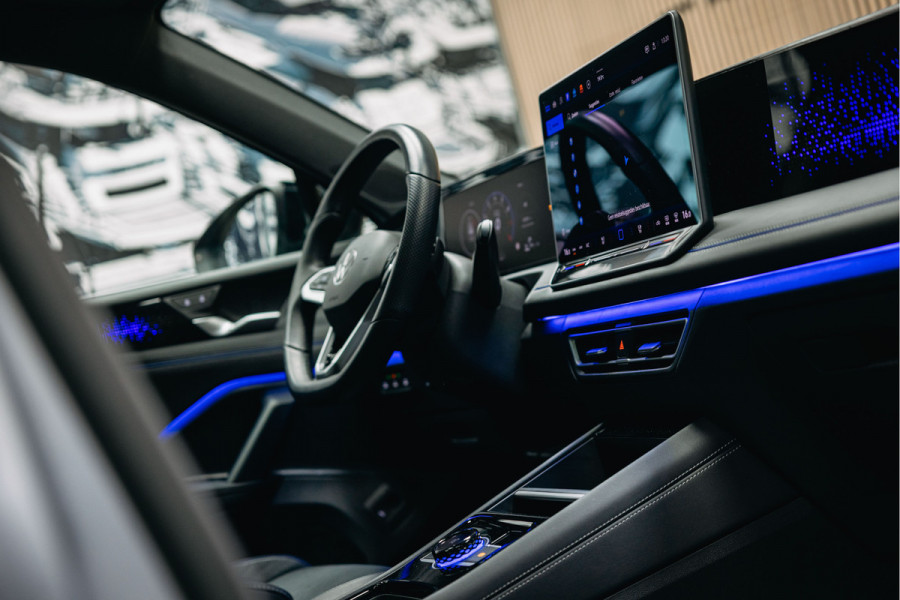 Volkswagen Tiguan 1.5 eTSI R-Line Edition | Stoelmassage | Pano | Head-Up | Stoelverwarming en verkoeling |