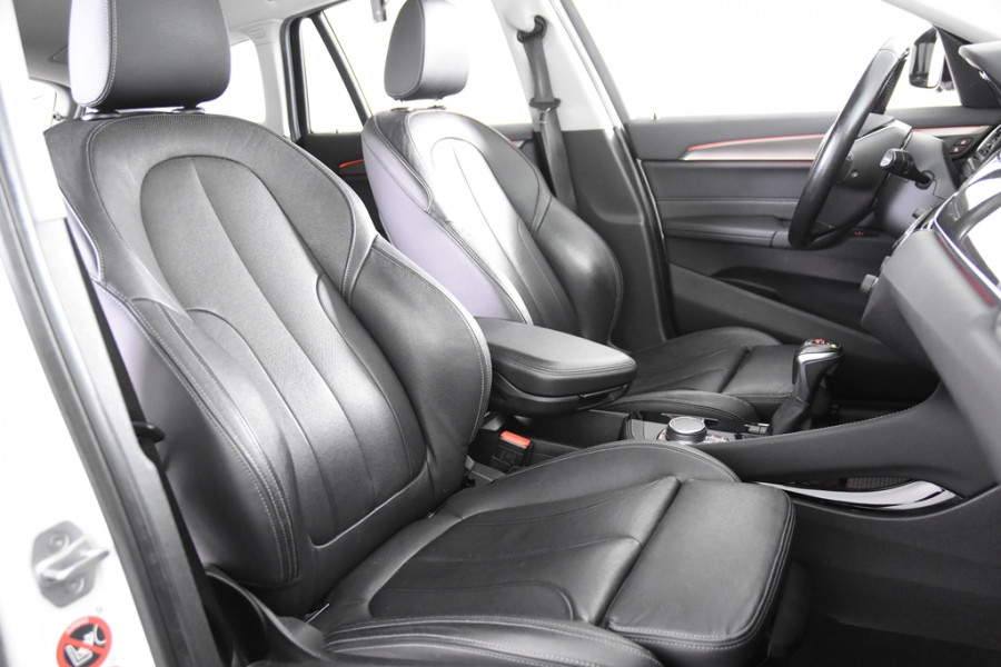 BMW X1 sDrive20i High Executive *Leer*Ambiente*Trekhaak*