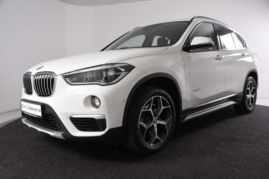 BMW X1 sDrive20i High Executive *Leer*Ambiente*Trekhaak*