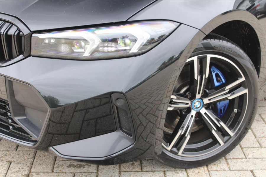 BMW 3 Serie Touring 330e xDrive M-Sport Pro Facelift | Pano | ACC | Memory | Elek. Trekhaak BMW 3 Serie Touring 330e xDrive M-Sport Pro Facelift | Pano | ACC | Memory | Elek. Trekhaak