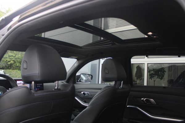 BMW 3 Serie Touring 330e xDrive M-Sport Pro Facelift | Pano | ACC | Memory | Elek. Trekhaak BMW 3 Serie Touring 330e xDrive M-Sport Pro Facelift | Pano | ACC | Memory | Elek. Trekhaak
