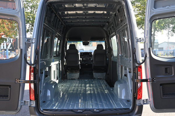 Mercedes-Benz Sprinter 319 CDI 4x4 L2H2 Pro HD Distronic, Draaistoelen, LED, Electrische schuifdeur