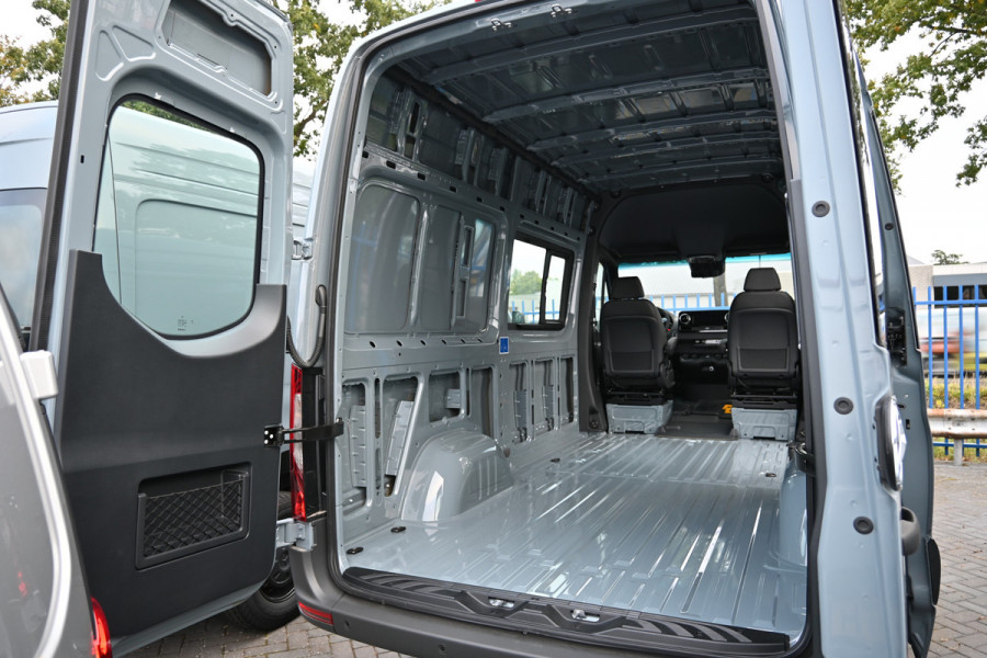Mercedes-Benz Sprinter 319 CDI 4x4 L2H2 Pro HD Distronic, Draaistoelen, LED, Electrische schuifdeur