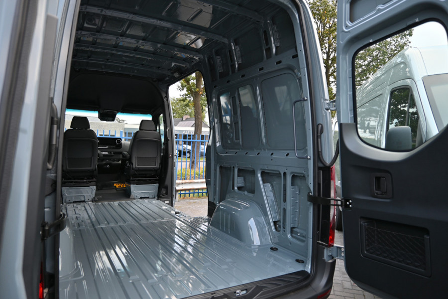 Mercedes-Benz Sprinter 319 CDI 4x4 L2H2 Pro HD Distronic, Draaistoelen, LED, Electrische schuifdeur