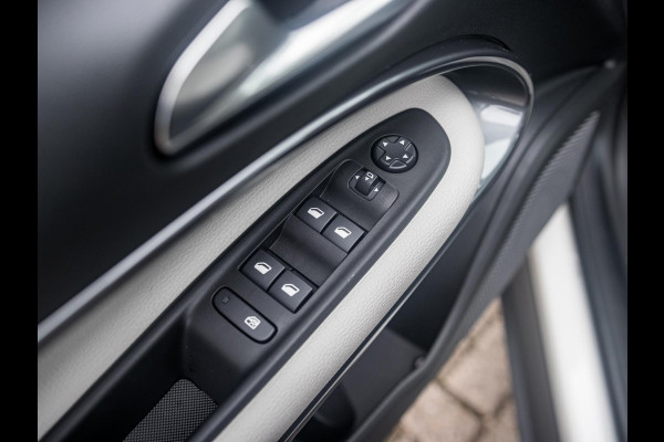 Fiat 600 1.2 Hybrid La Prima | Full Option | Bicolore | Uit voorraad leverbaar ! Fiat 600 1.2 Hybrid La Prima | Full Option | Bicolore | Uit voorraad leverbaar !