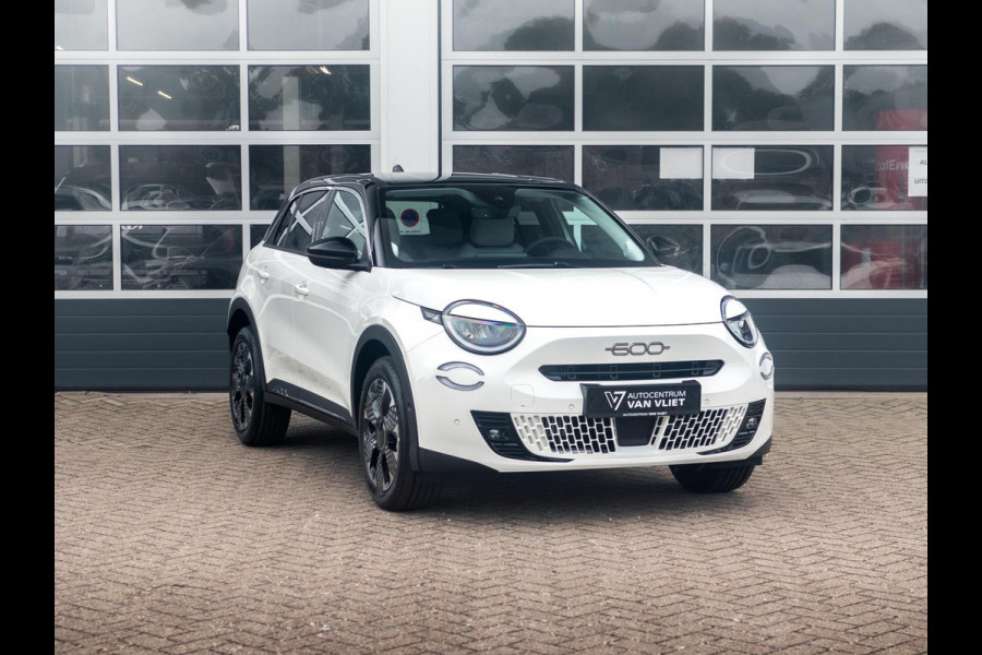 Fiat 600 1.2 Hybrid La Prima | Full Option | Bicolore | Uit voorraad leverbaar ! Fiat 600 1.2 Hybrid La Prima | Full Option | Bicolore | Uit voorraad leverbaar !