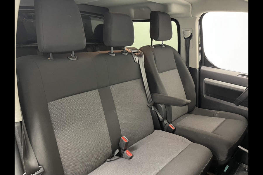 Peugeot Expert 2.0 BlueHDI 180pk Automaat Dubbele Cabine | Navigatie | Airco | Climate Control | 3 zits | Parkeer sensoren | Trekhaak Peugeot Expert 2.0 BlueHDI 180pk Automaat Dubbele Cabine | Navigatie | Airco | Climate Control | 3 zits | Parkeer sensoren | Trekhaak