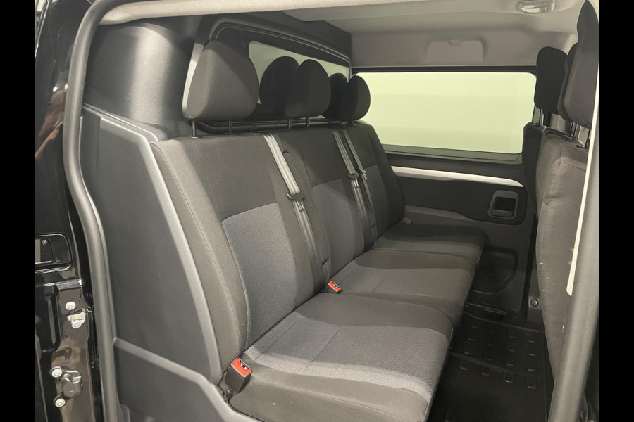 Peugeot Expert 2.0 BlueHDI 180pk Automaat Dubbele Cabine | Navigatie | Airco | Climate Control | 3 zits | Parkeer sensoren | Trekhaak Peugeot Expert 2.0 BlueHDI 180pk Automaat Dubbele Cabine | Navigatie | Airco | Climate Control | 3 zits | Parkeer sensoren | Trekhaak