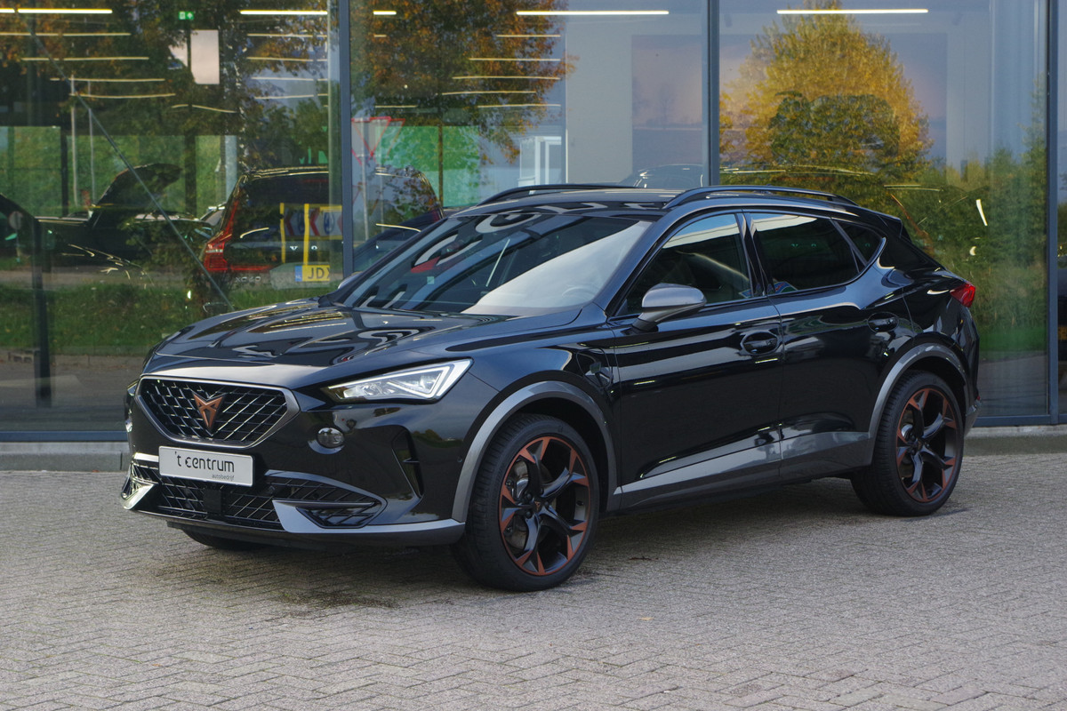 CUPRA Formentor 1.4 e-Hybrid 245 PK VZ Copper Edition PHEV, Panoramadak, Kuipstoelen, Carplay, Camera CUPRA Formentor 1.4 e-Hybrid 245 PK VZ Copper Edition PHEV, Panoramadak, Kuipstoelen, Carplay, Camera