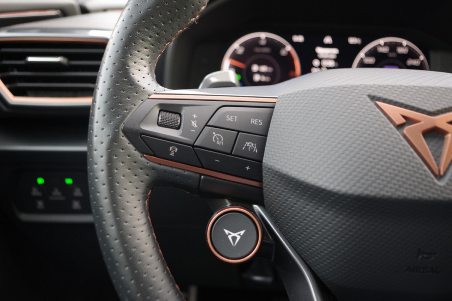 CUPRA Formentor 1.4 e-Hybrid 245 PK VZ Copper Edition PHEV, Panoramadak, Kuipstoelen, Carplay, Camera