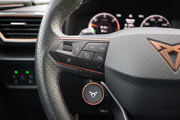 CUPRA Formentor 1.4 e-Hybrid 245 PK VZ Copper Edition PHEV, Panoramadak, Kuipstoelen, Carplay, Camera