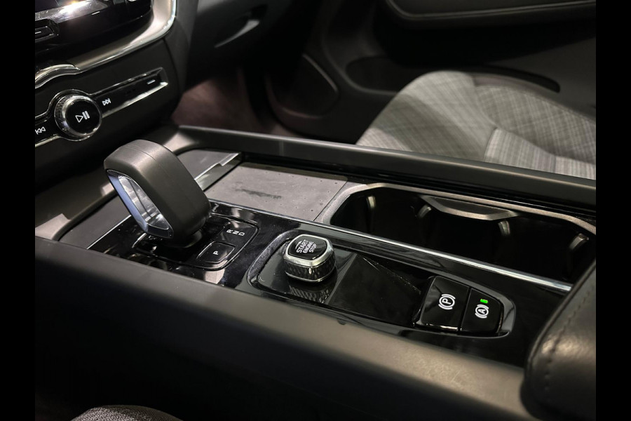 Volvo XC60 T6 Aut. LongRange Core Bright Parkeercamera Panoramadak 350pk