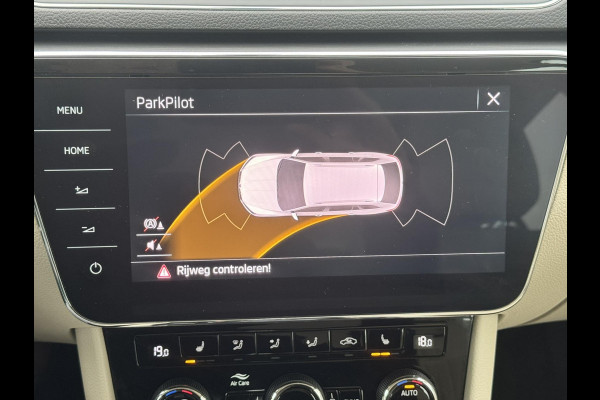 Škoda Superb Combi 1.8 TSI Style Business Automaat Adaptive cruise Climate control Leer/Alcantara Stoelverwarming Apple / Android