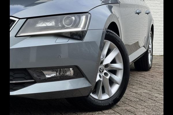 Škoda Superb Combi 1.8 TSI Style Business Automaat Adaptive cruise Climate control Leer/Alcantara Stoelverwarming Apple / Android