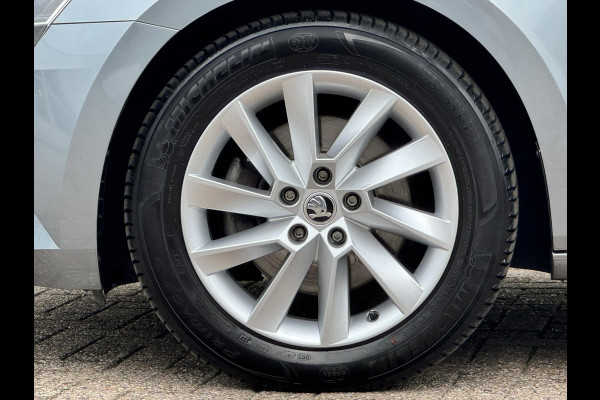 Škoda Superb Combi 1.8 TSI Style Business Automaat Adaptive cruise Climate control Leer/Alcantara Stoelverwarming Apple / Android