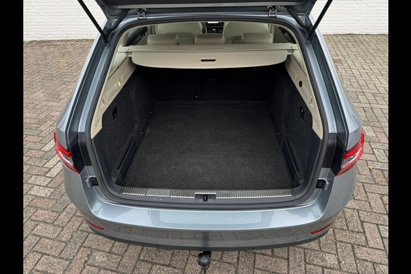 Škoda Superb Combi 1.8 TSI Style Business Automaat Adaptive cruise Climate control Leer/Alcantara Stoelverwarming Apple / Android