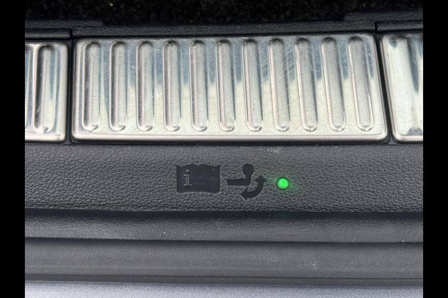 Škoda Superb Combi 1.8 TSI Style Business Automaat Adaptive cruise Climate control Leer/Alcantara Stoelverwarming Apple / Android