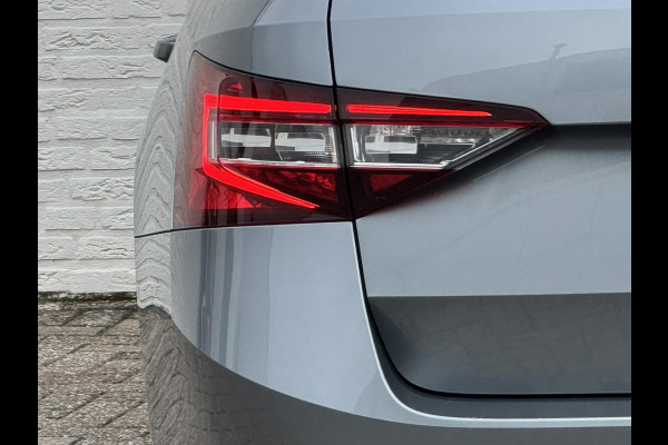 Škoda Superb Combi 1.8 TSI Style Business Automaat Adaptive cruise Climate control Leer/Alcantara Stoelverwarming Apple / Android