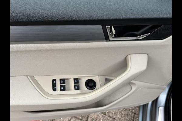 Škoda Superb Combi 1.8 TSI Style Business Automaat Adaptive cruise Climate control Leer/Alcantara Stoelverwarming Apple / Android