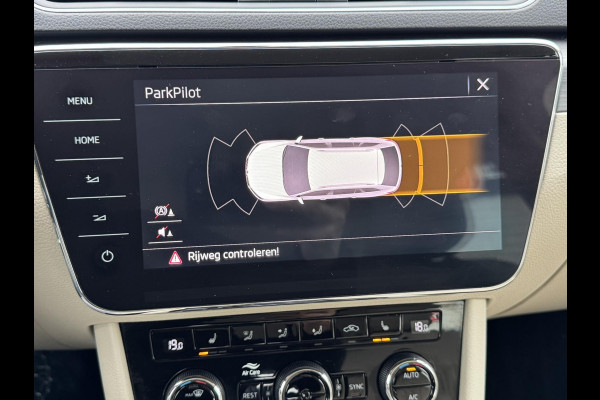 Škoda Superb Combi 1.8 TSI Style Business Automaat Adaptive cruise Climate control Leer/Alcantara Stoelverwarming Apple / Android