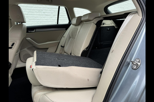 Škoda Superb Combi 1.8 TSI Style Business Automaat Adaptive cruise Climate control Leer/Alcantara Stoelverwarming Apple / Android