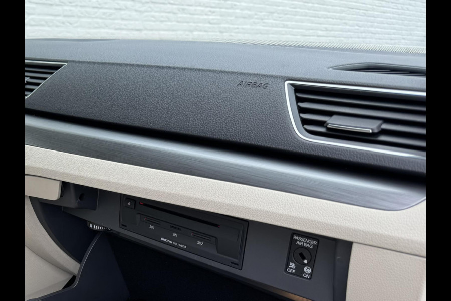 Škoda Superb Combi 1.8 TSI Style Business Automaat Adaptive cruise Climate control Leer/Alcantara Stoelverwarming Apple / Android