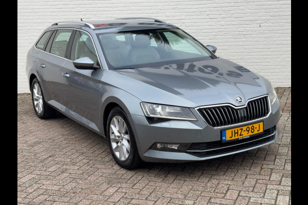 Škoda Superb Combi 1.8 TSI Style Business Automaat Adaptive cruise Climate control Leer/Alcantara Stoelverwarming Apple / Android