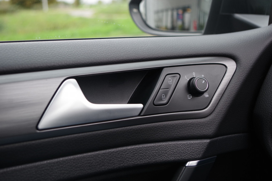 Volkswagen Golf 1.5 TSI 130 PK DSG-Automaat Comfortline BNS, Stoelverwarming, Carplay, Climate Control