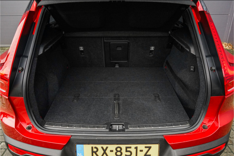 Volvo XC40 2.0 T5 AWD R-Design Pano Camera ACC 20" Volvo XC40 2.0 T5 AWD R-Design Pano Camera ACC 20"