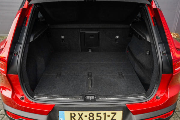Volvo XC40 2.0 T5 AWD R-Design Pano Camera ACC 20" Volvo XC40 2.0 T5 AWD R-Design Pano Camera ACC 20"