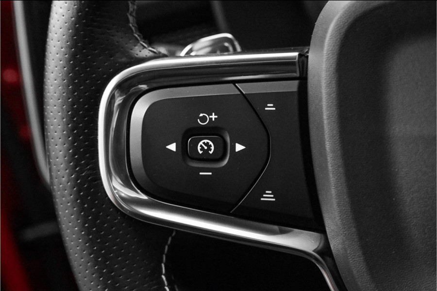 Volvo XC40 2.0 T5 AWD R-Design Pano Camera ACC 20" Volvo XC40 2.0 T5 AWD R-Design Pano Camera ACC 20"