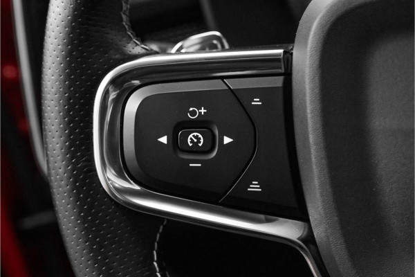 Volvo XC40 2.0 T5 AWD R-Design Pano Camera ACC 20" Volvo XC40 2.0 T5 AWD R-Design Pano Camera ACC 20"