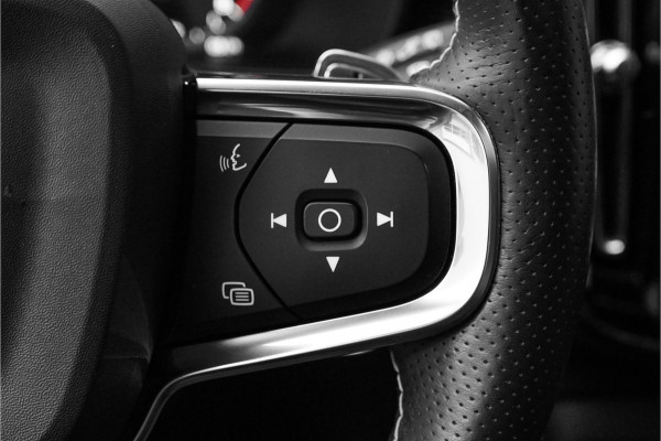 Volvo XC40 2.0 T5 AWD R-Design Pano Camera ACC 20" Volvo XC40 2.0 T5 AWD R-Design Pano Camera ACC 20"