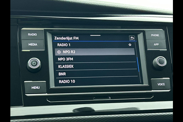 Volkswagen Transporter 2.0 TDI L2H1 Dubbele Cabine Highline Automaat Navigatie Carplay Parkeersensoren Trekhaak Cruise control (Acc) 6-zits Euro6