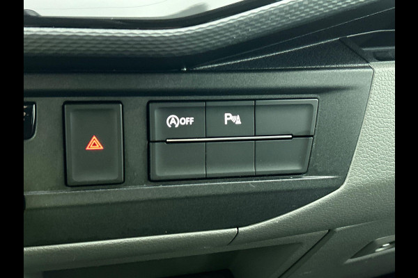 Volkswagen Transporter 2.0 TDI L2H1 Dubbele Cabine Highline Automaat Navigatie Carplay Parkeersensoren Trekhaak Cruise control (Acc) 6-zits Euro6