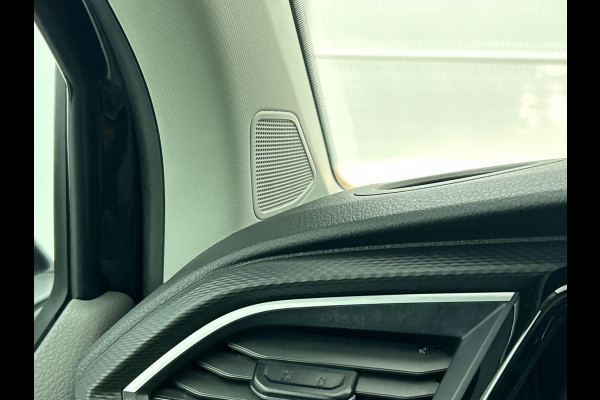 Volkswagen Transporter 2.0 TDI L2H1 Dubbele Cabine Highline Automaat Navigatie Carplay Parkeersensoren Trekhaak Cruise control (Acc) 6-zits Euro6